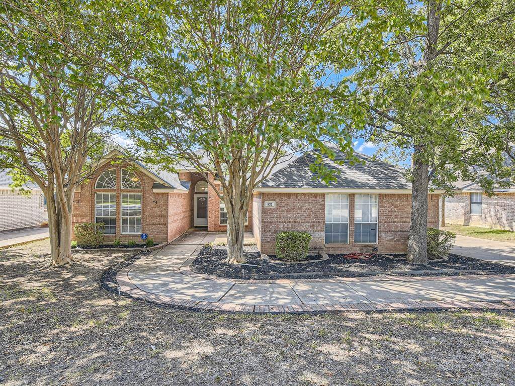 Hurst, TX 76053,933 W Redbud Drive