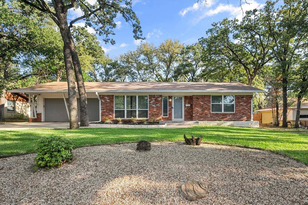 Hurst, TX 76053,616 Oakwood Avenue