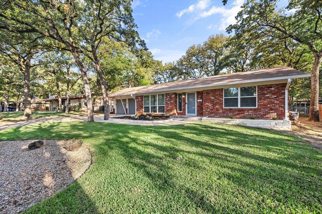 Hurst, TX 76053,616 Oakwood Avenue