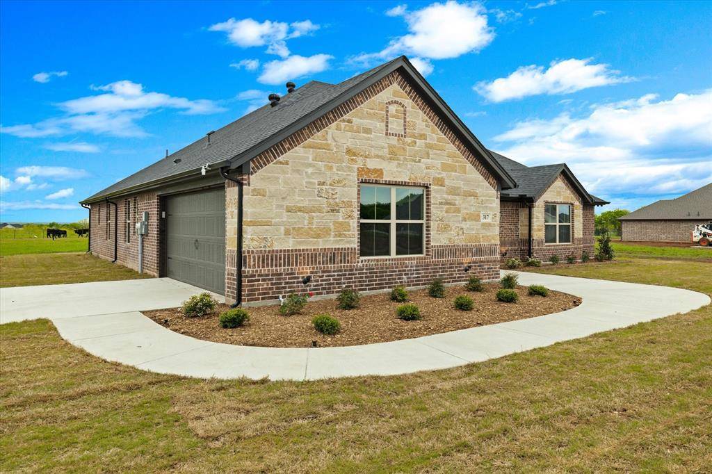 Rio Vista, TX 76093,317 Olde Knoll Place