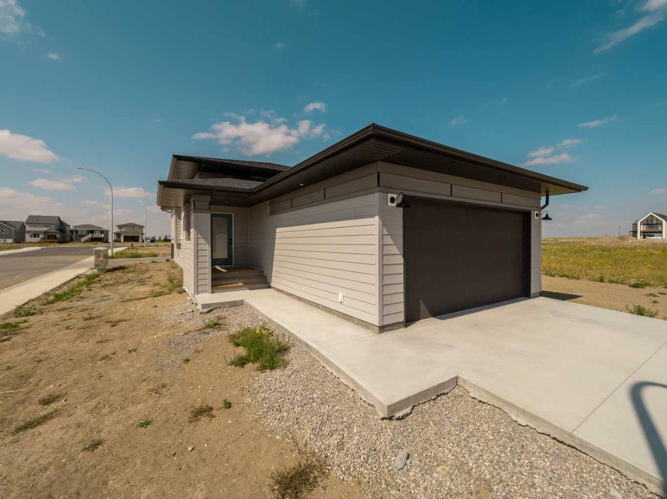 Lethbridge, AB T1J 5X1,800 Devonia CIR W