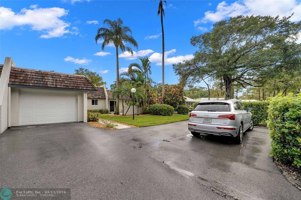 Pompano Beach, FL 33069,816 E Cypress Ln  #P-16