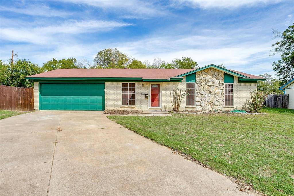 Burleson, TX 76028,308 Candlelite Court