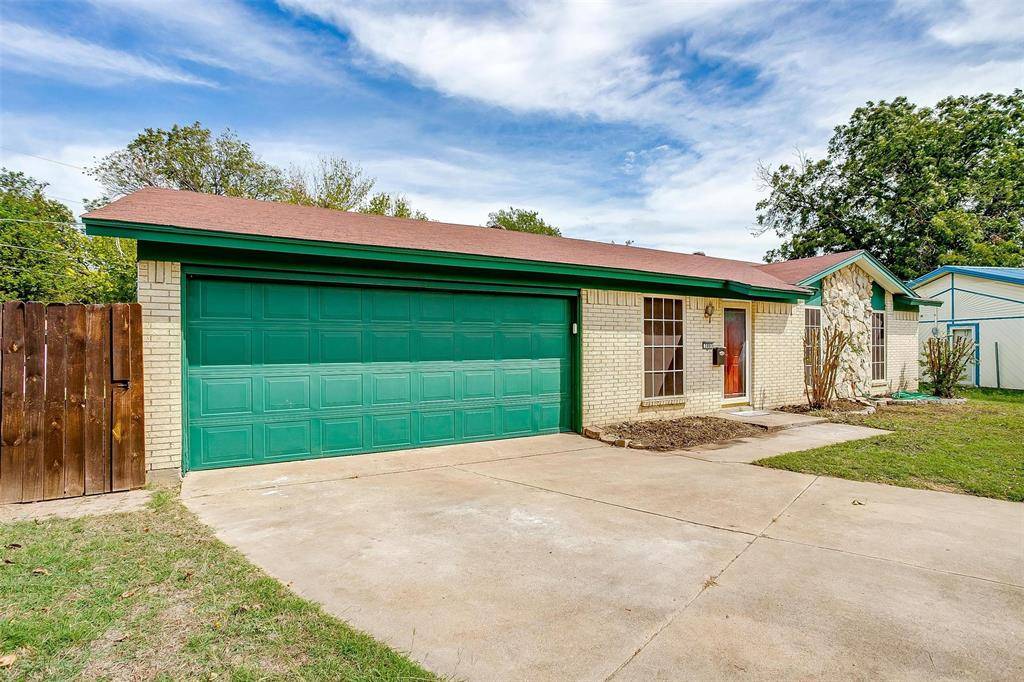 Burleson, TX 76028,308 Candlelite Court