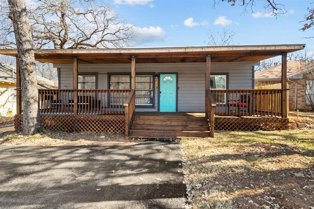 Arlington, TX 76011,425 N Elm Street