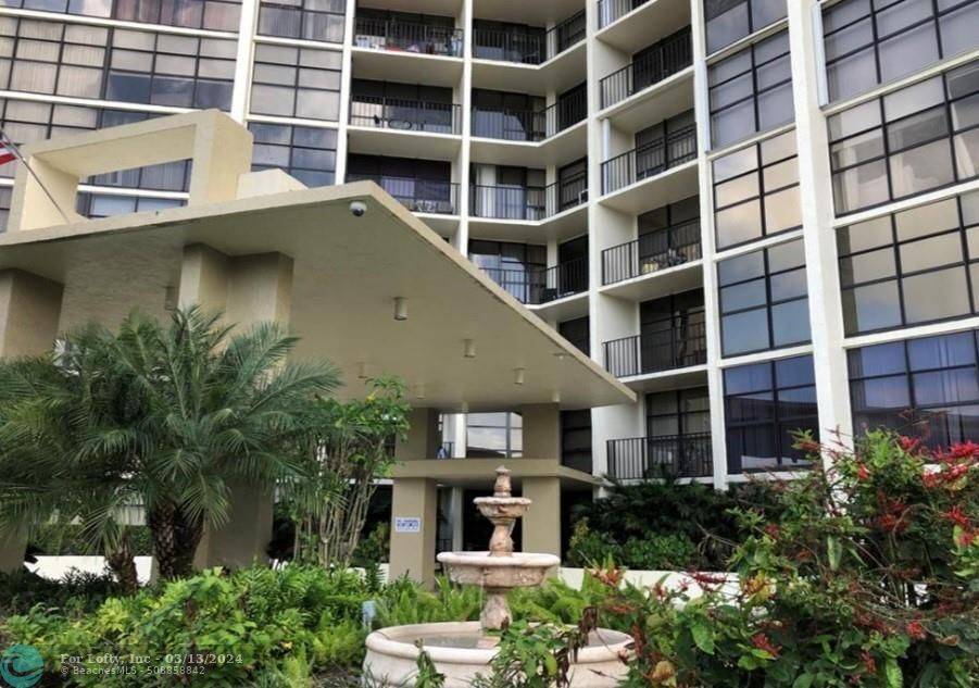 Hallandale Beach, FL 33009,600 Parkview Dr  #530