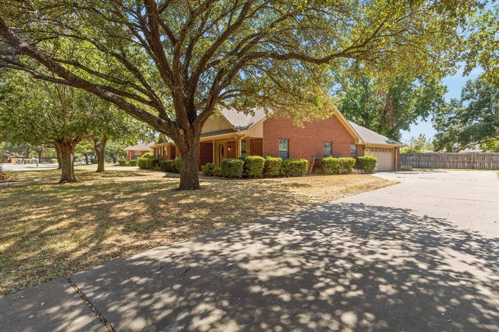 Cleburne, TX 76033,303 Westmeadow Drive