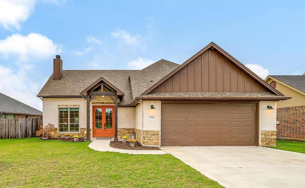 Cleburne, TX 76033,1719 Lakeway Drive