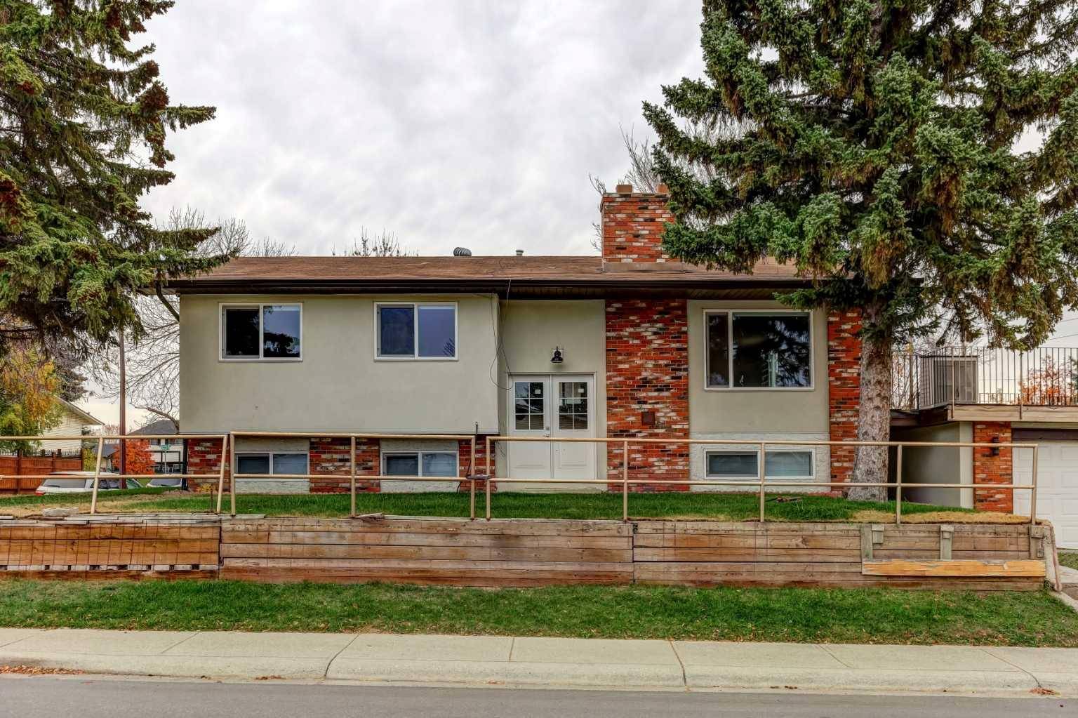 Calgary, AB T1Y1E5,703 Rundleside DR NE