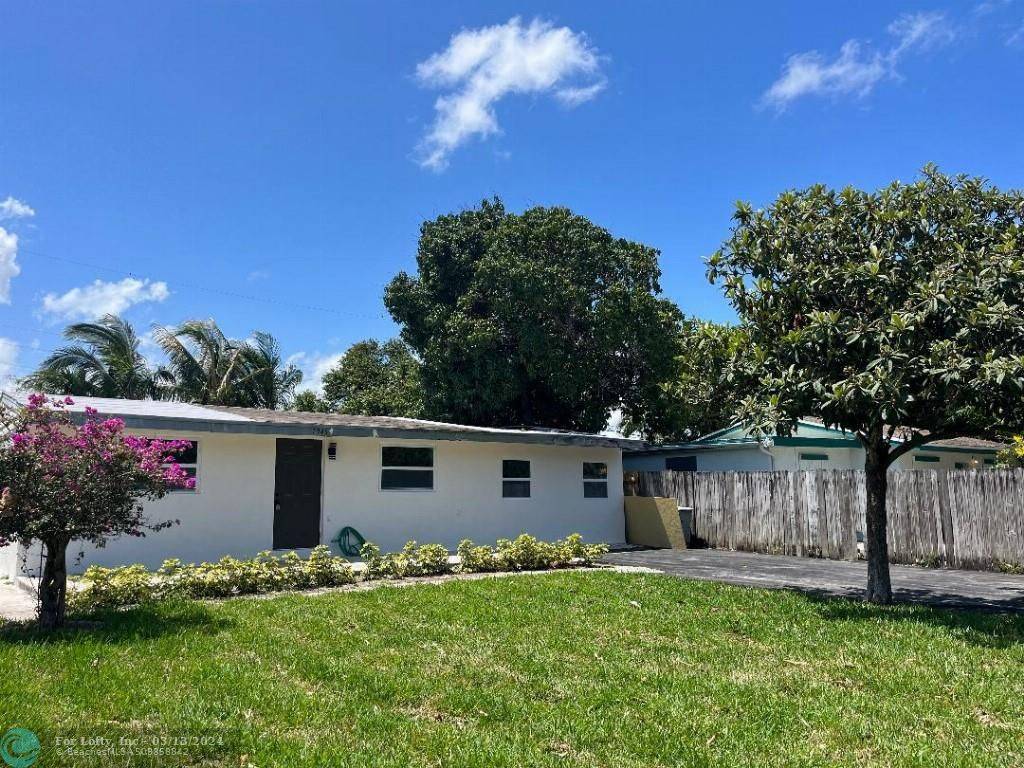 Lantana, FL 33462,7945 Loomis St