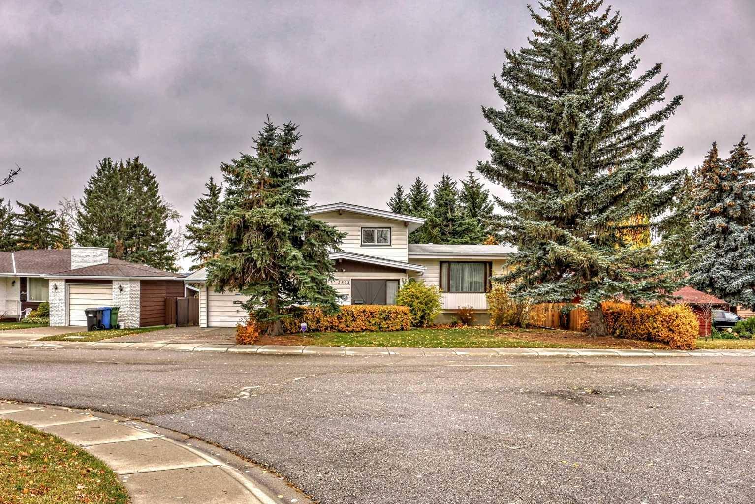 Calgary, AB T2L 1W7,3503 Benton DR NW