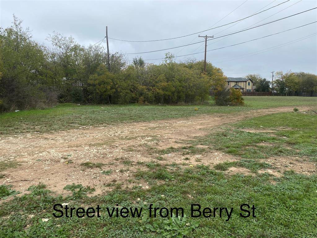 Fort Worth, TX 76105,2421 E Berry Street S