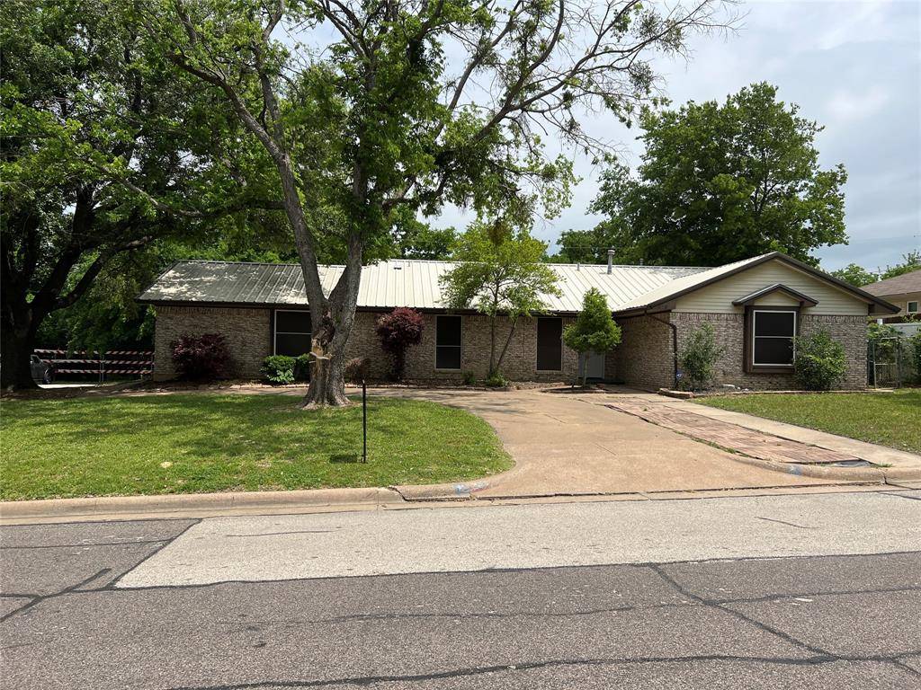 Burleson, TX 76028,628 Douglas Street