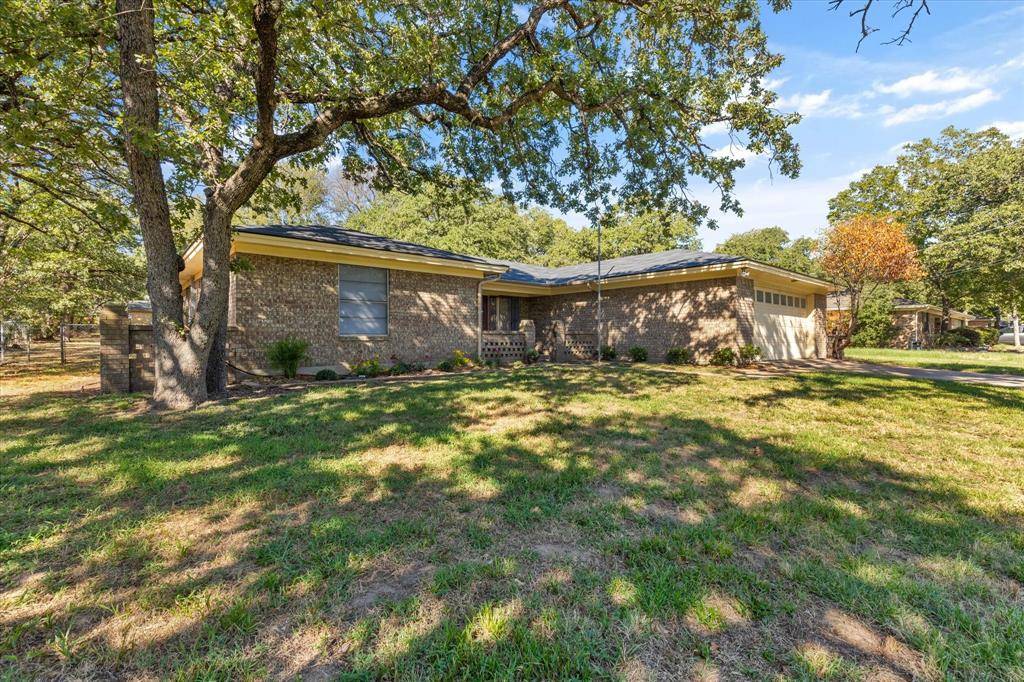 Granbury, TX 76049,2604 Royal Lane