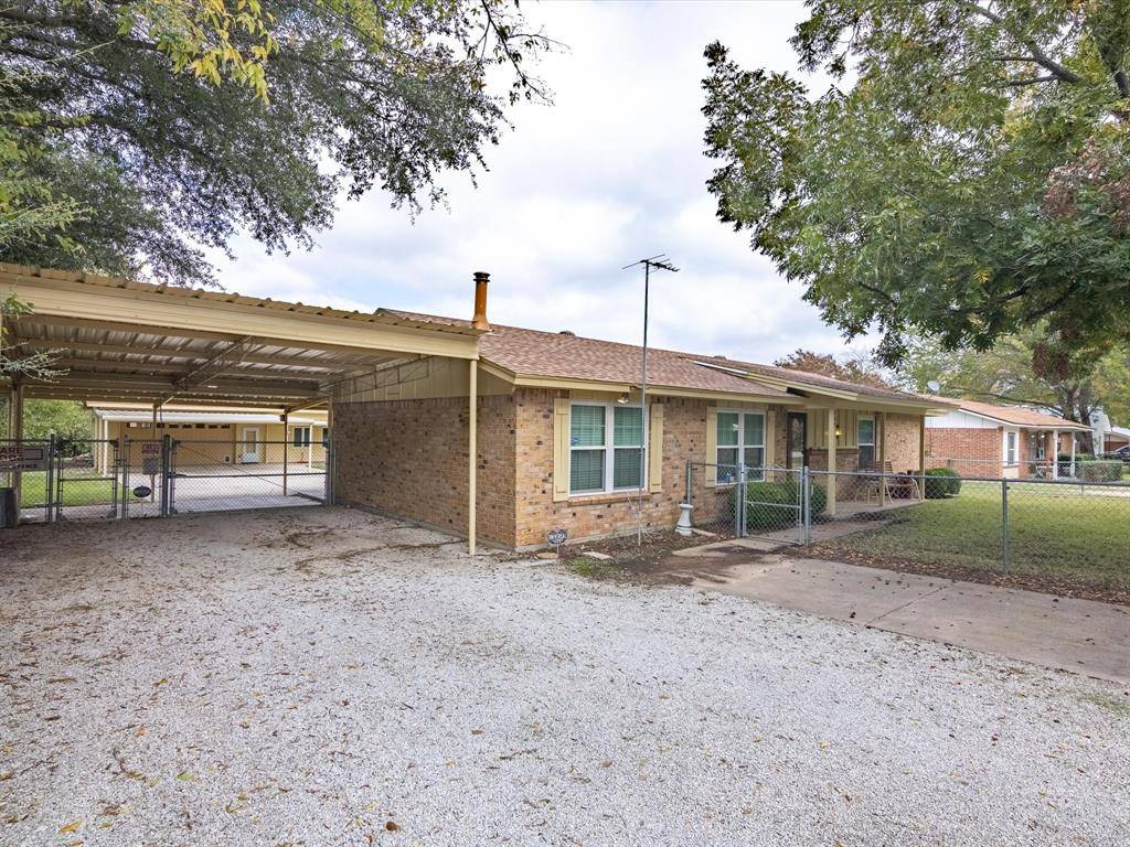 Azle, TX 76020,209 Ridgeway Avenue