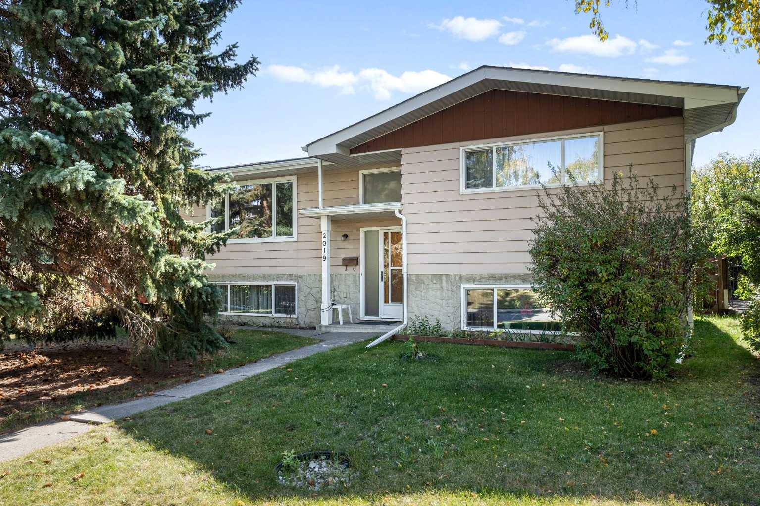 Calgary, AB T3E 1M5,2019 55 AVE SW