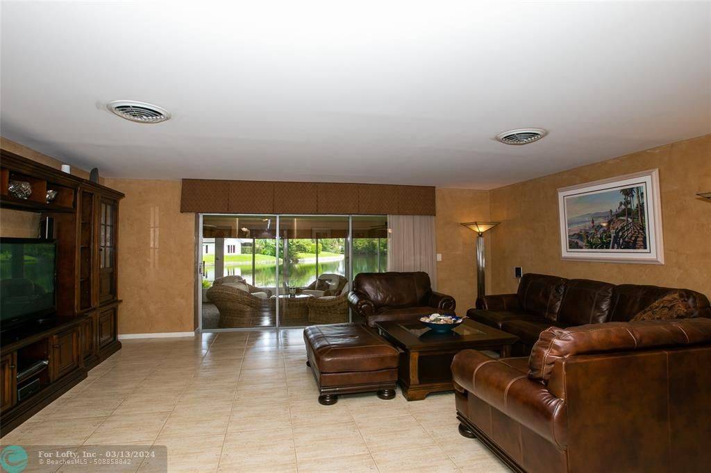 Plantation, FL 33324,651 E Lake Dasha Ln