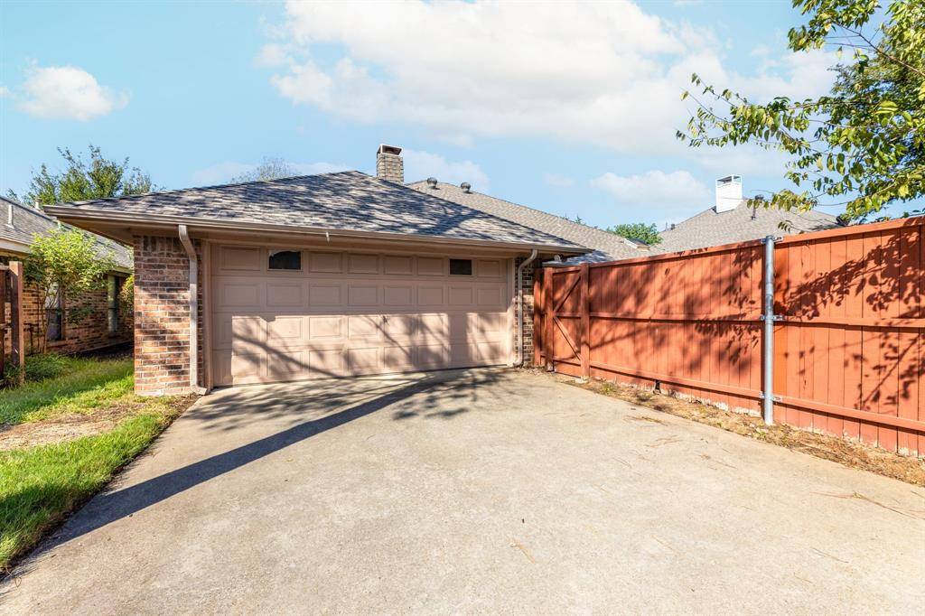 Irving, TX 75063,9018 Silverdollar Trail