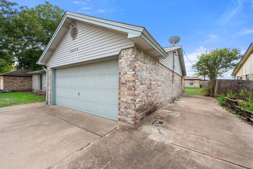 Grand Prairie, TX 75052,2209 Woodside Drive