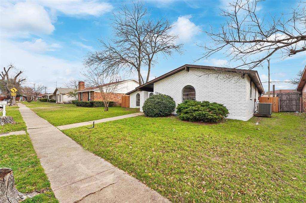 Dallas, TX 75243,10328 Black Walnut Drive