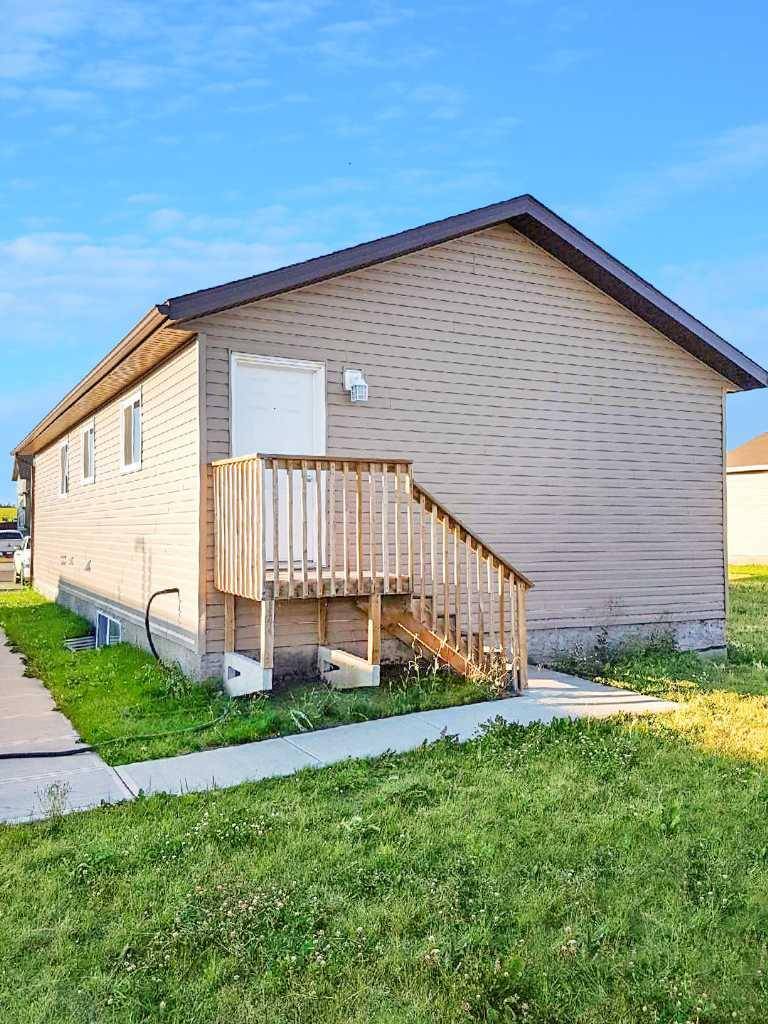 Clairmont, AB T8X5C5,9705 113 AVE #B