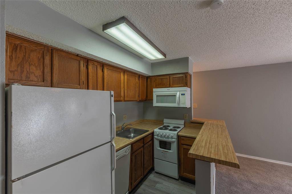 Dallas, TX 75243,9805 Walnut Street #305