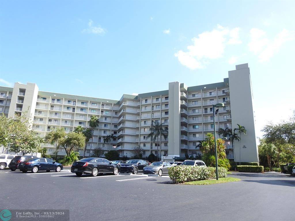 Pompano Beach, FL 33069,2334 S Cypress Bend Dr  #811