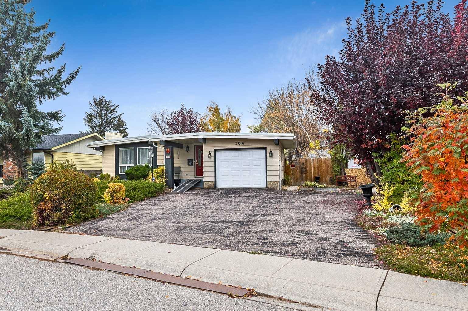 Calgary, AB T2J 4E4,104 Queensland CIR SE