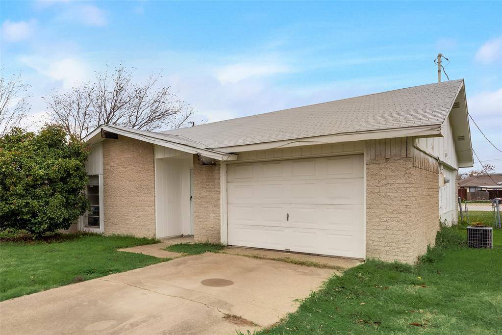 Grand Prairie, TX 75052,414 N Holiday Drive