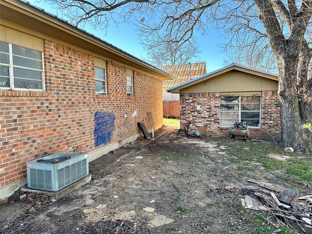 De Leon, TX 76444,133 E Lowe Avenue