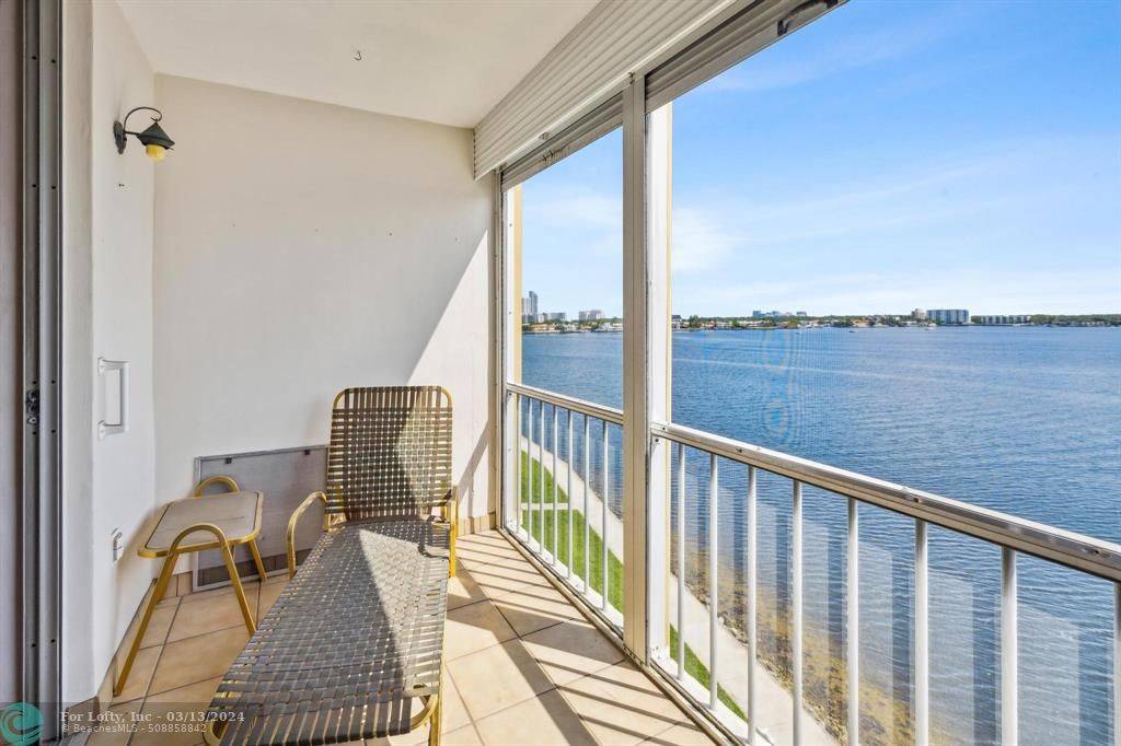 Aventura, FL 33160,2920 Point East Dr  #612-N