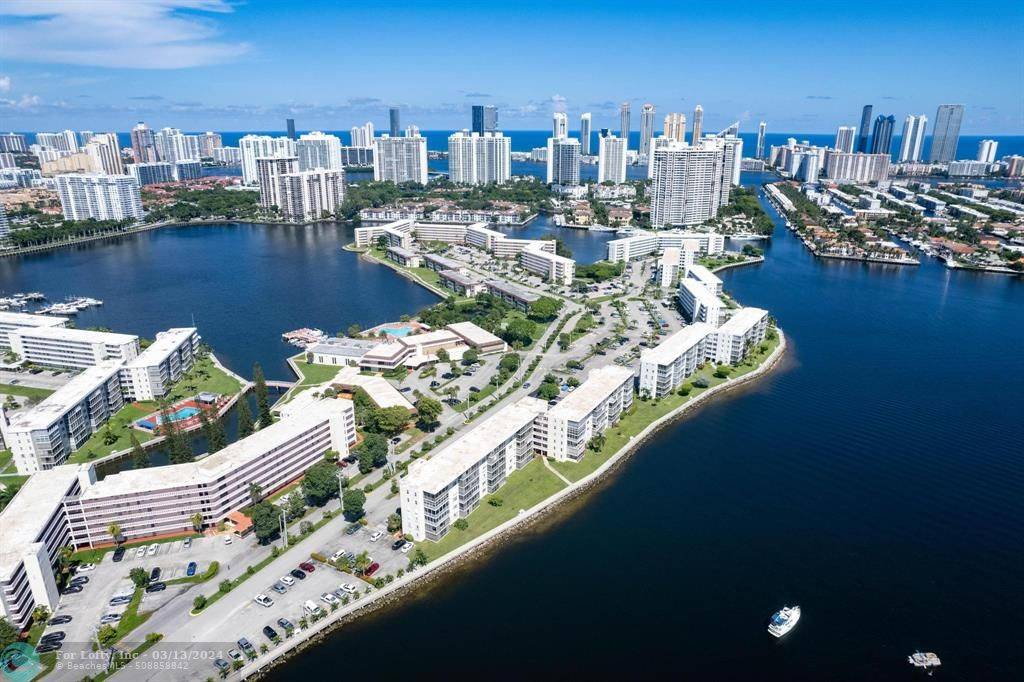 Aventura, FL 33160,2920 Point East Dr  #612-N
