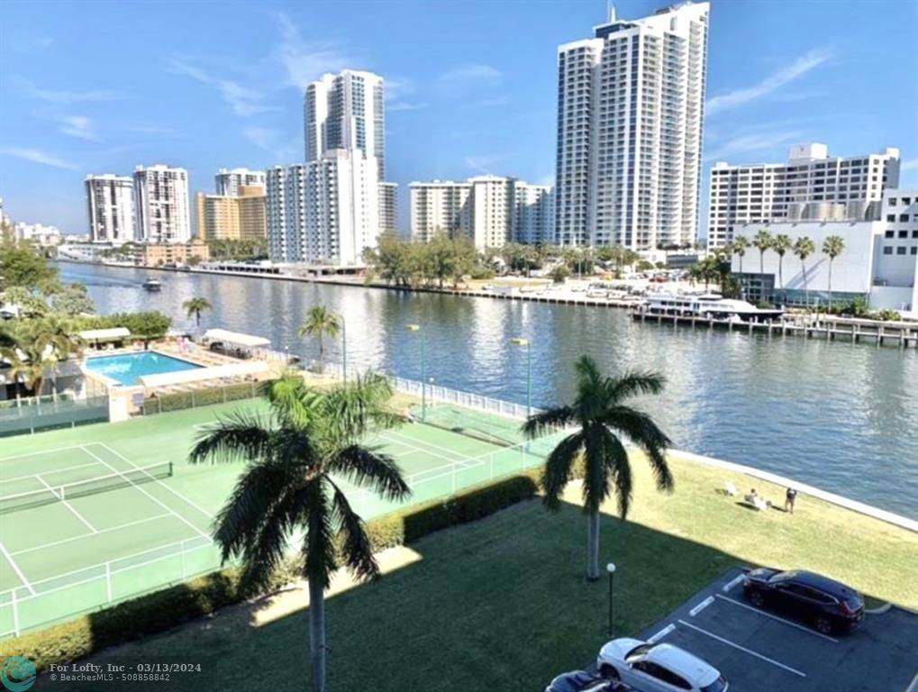 Hallandale Beach, FL 33009,400 Leslie Dr  #720