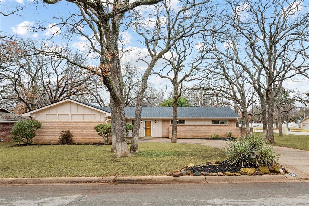 Hurst, TX 76054,520 W Pleasantview Drive