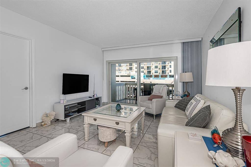 Hallandale Beach, FL 33009,440 Paradise Isle Blvd  #301