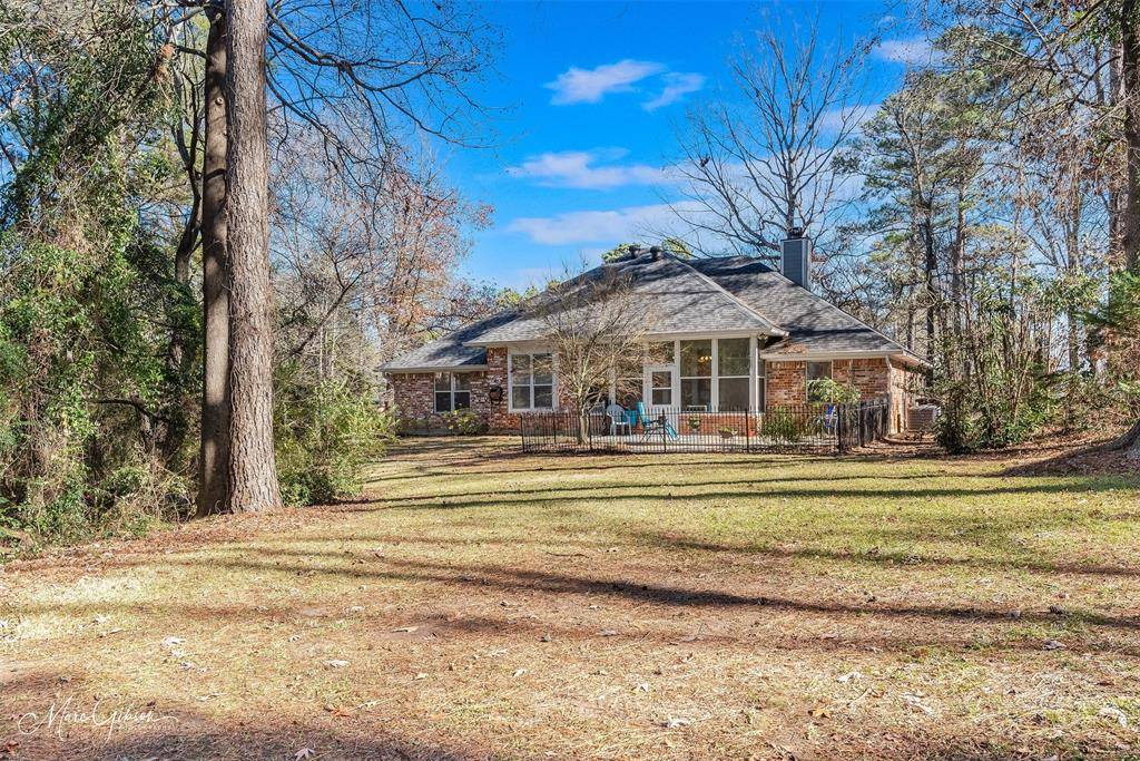 Benton, LA 71006,210 Bay Hills Drive