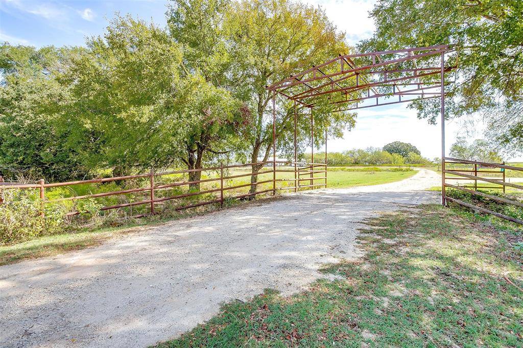 Covington, TX 76636,135 Private Road 14146