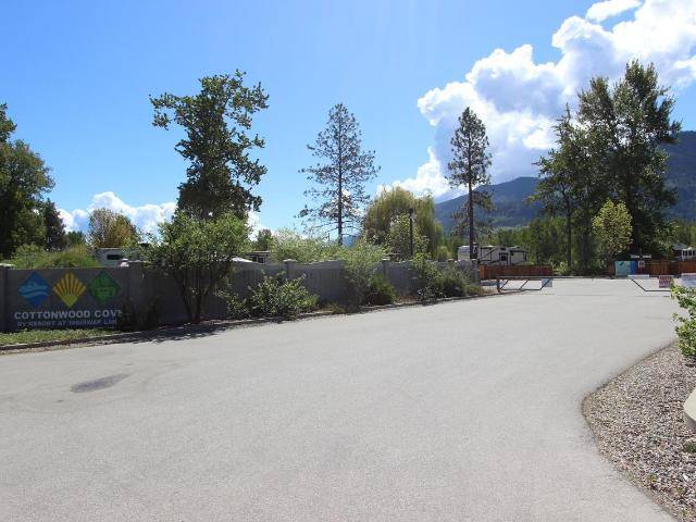 North Shuswap, BC V0E 1M4,2 HERON LANE