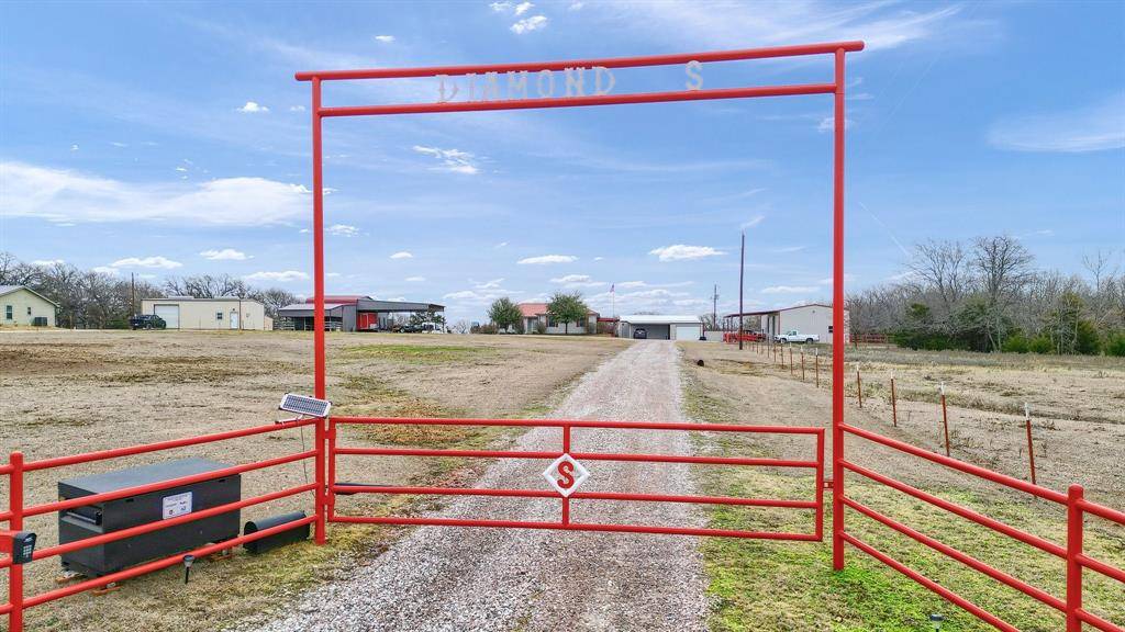 Collinsville, TX 76233,7446 W Line Road