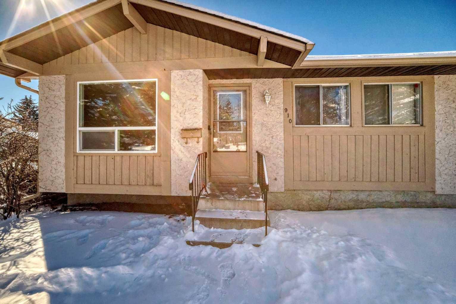 Calgary, AB T3G 1P9,910 Ranchview CRES NW