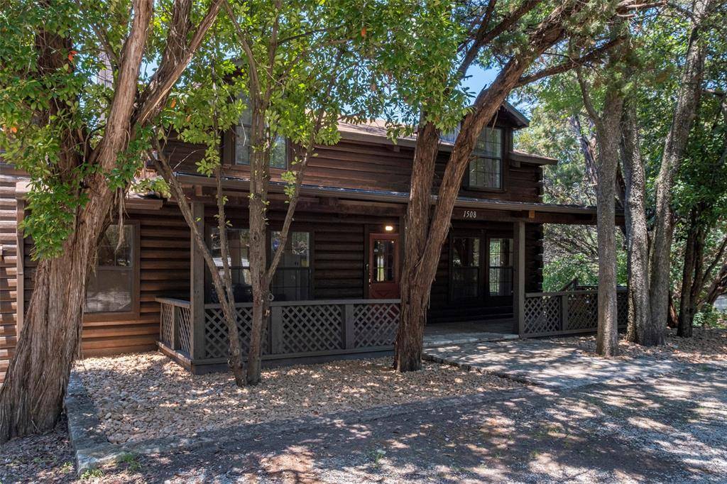 Granbury, TX 76048,1508 S Chisholm Trail