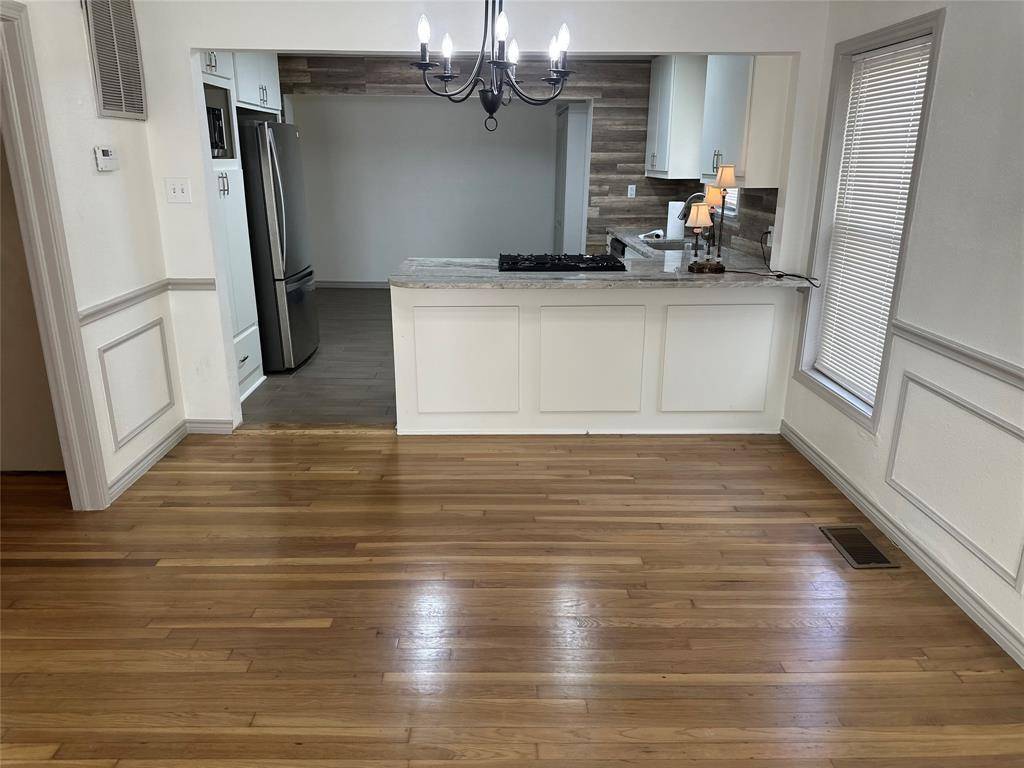 809 Cliffdale Avenue, Dallas, TX 75211