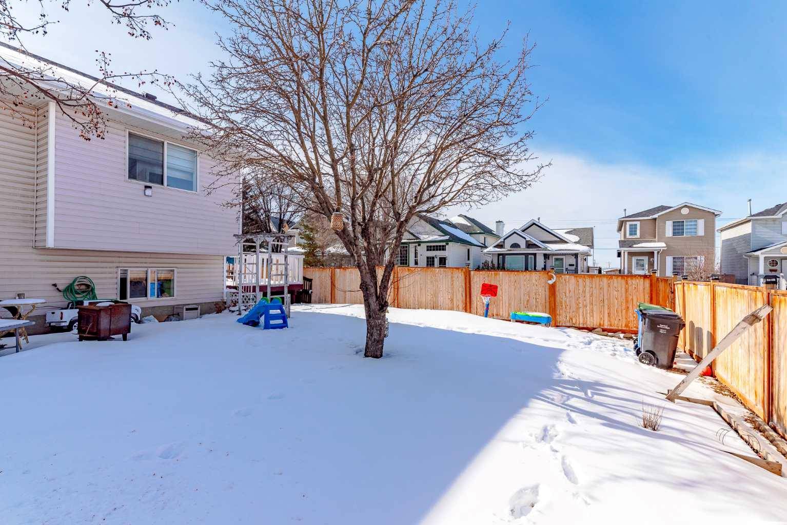 Calgary, AB T3J3N3,132 Martinglen Mews NE