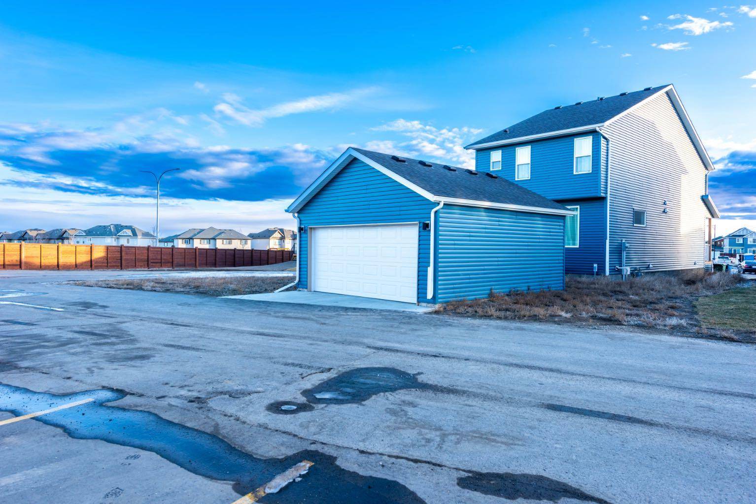 Airdrie, AB T4B 5J1,1149 Chinook Gate Bay SW