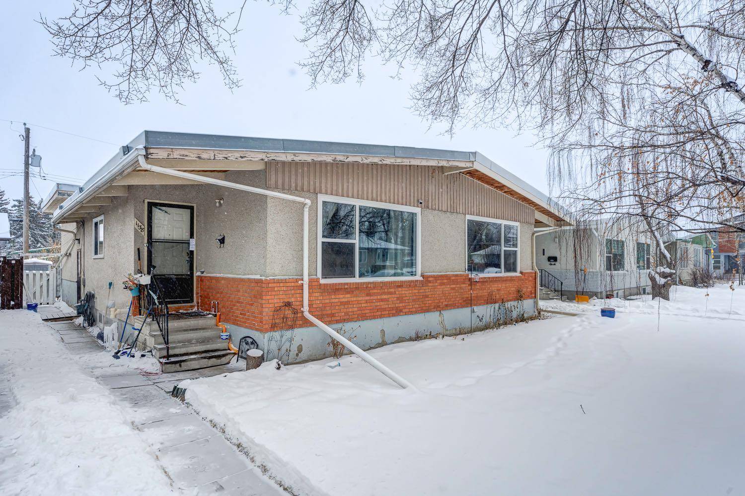 Calgary, AB T3N 1W1,1138 43 ST SW