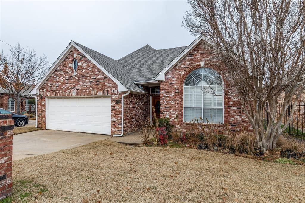 Arlington, TX 76017,3227 Village Oak Drive