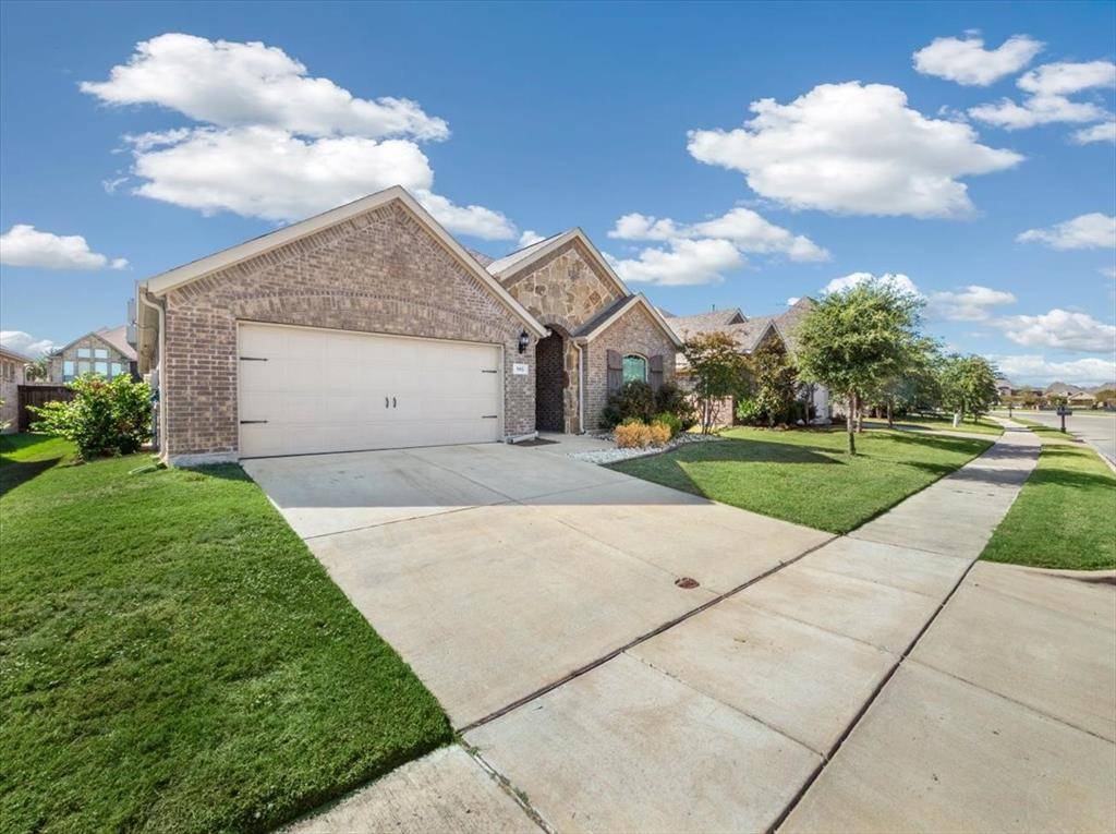 Forney, TX 75126,985 Canterbury Lane