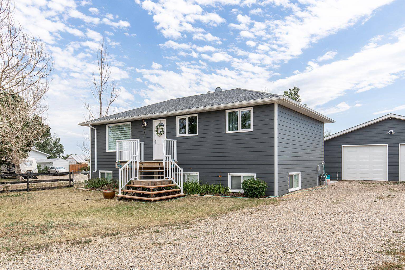 Dunmore, AB T1B 0J9,646 3 AVE