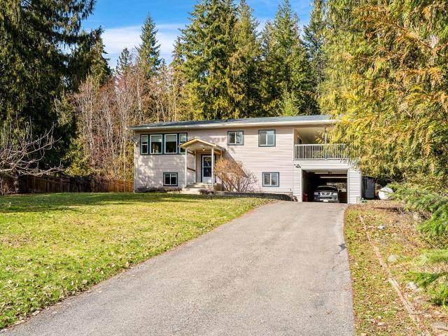 North Shuswap, BC V0E 1M8,7451 ESTATE DRIVE