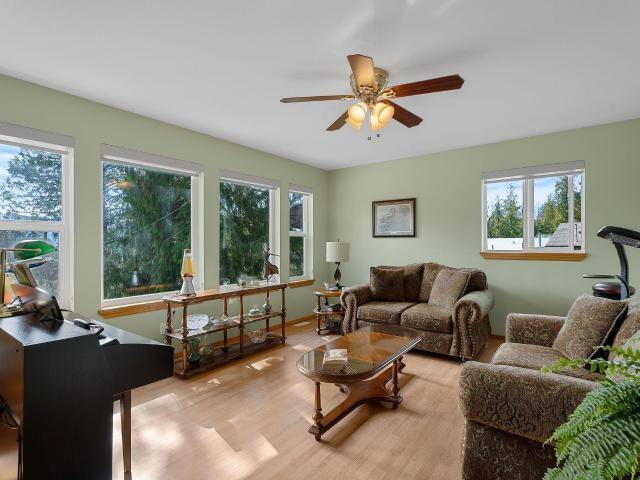 North Shuswap, BC V0E 1M8,7451 ESTATE DRIVE